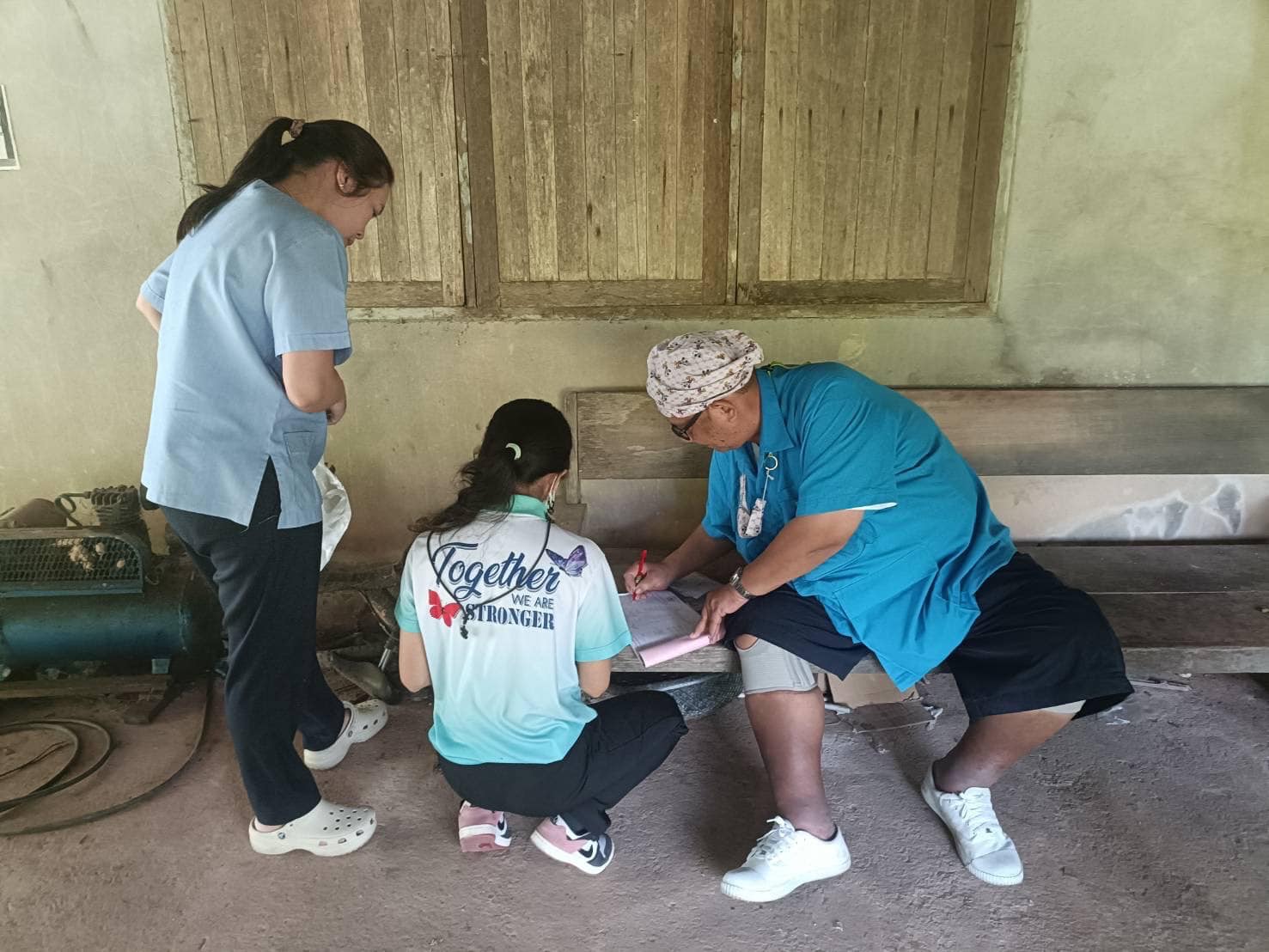 ศูนย์บริการสาธารณสุขเทศบาลตำบลวังไผ่ ร่วมกับทีมแพทย์โรงพยาบาลชุมพร ฯ ออกพื้นที่ติดตามเยี่ยมบ้านผู้ป่วยติดเตียง และผู้พิการ  พื้นที่ หมู่ที่ 2,หมู่ที่ 3 และหมู่ที่ 5 ต.วังไผ่ อ.เมือง จ.ชุมพร