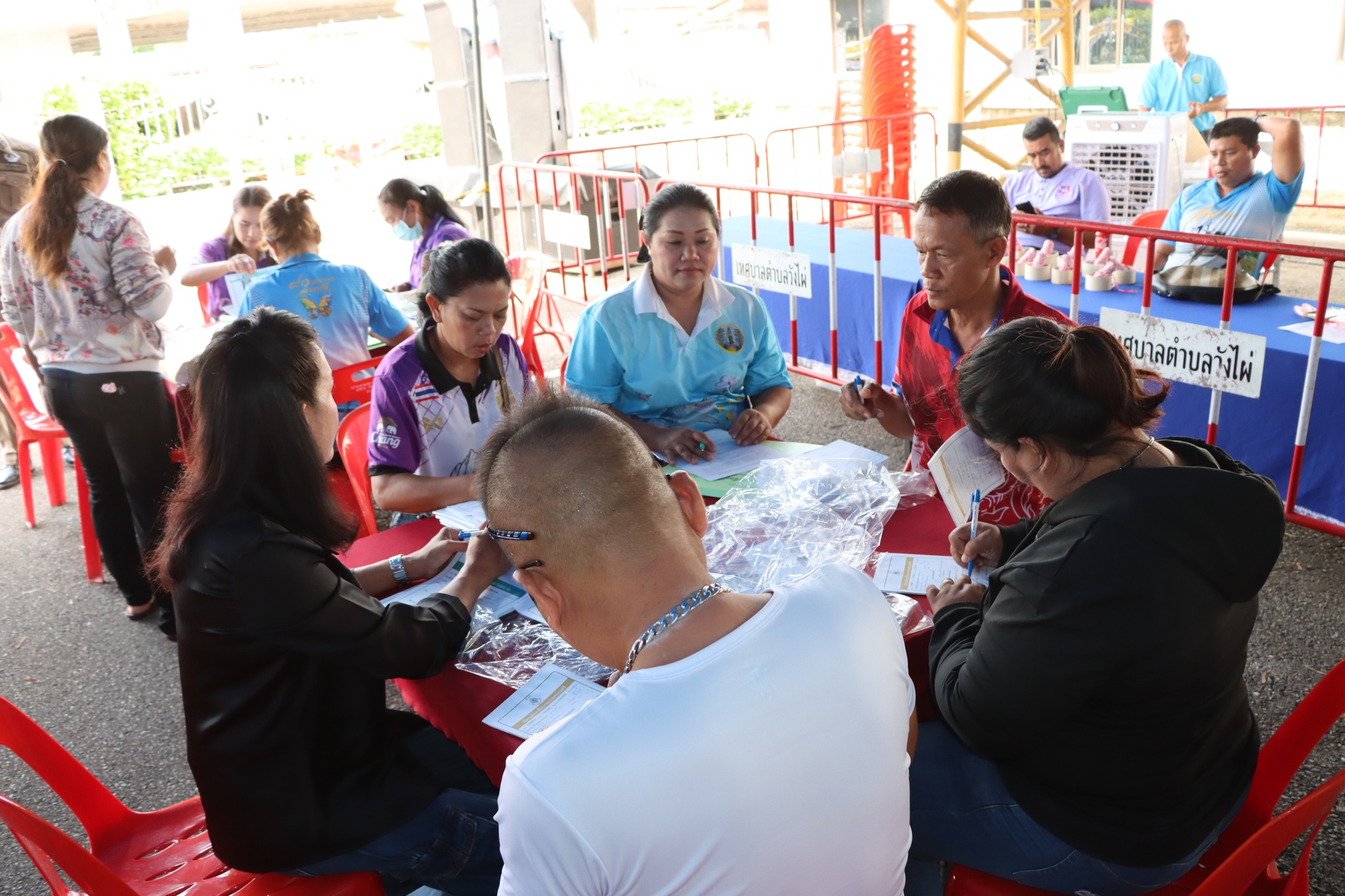 ส่งมอบบัตรเลือกตั้งสมาชิกสภาเทศบาลและนายกเทศมนตรีตำบลวังไผ่ พร้อมวัสดุ อุปกรณ์ ต่างๆ ให้กับคณะกรรมการประจำหน่วยเลือกตั้ง ✅ คลิ๊ก Link ด้านล่างเพื่อดูข้อมูล👇