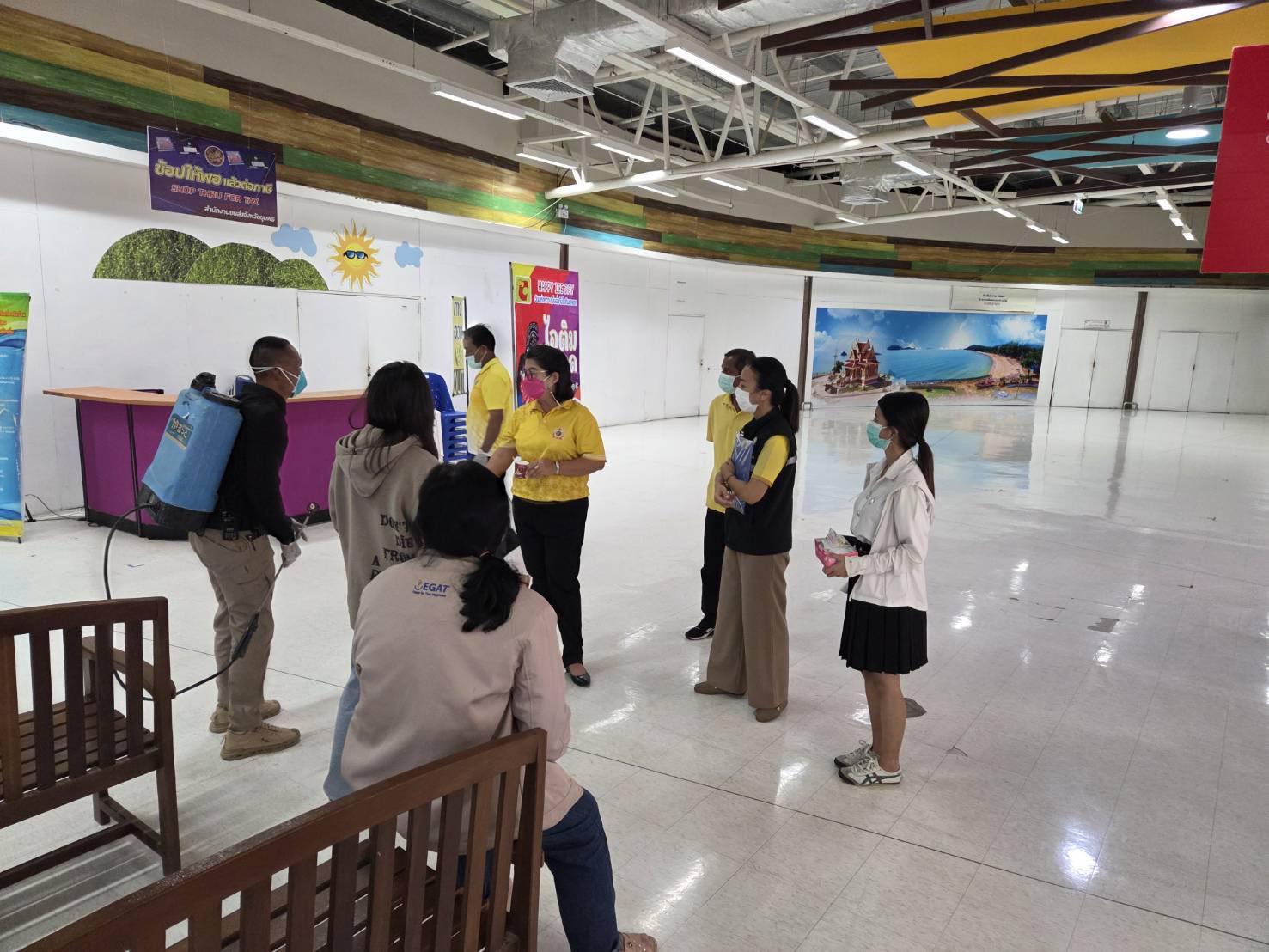 เจ้าหน้าที่กองสาธารณสุขเทศบาลตำบลวังไผ่ ฉีดพ่นยาฆ่าเชื้อโควิด ณ ศูนย์บริการร่วมจังหวัดชุมพร อำเภอยิ้ม บิ๊กซีชุมพร ✅ คลิ๊ก Link ด้านล่างเพื่อดูข้อมูล👇