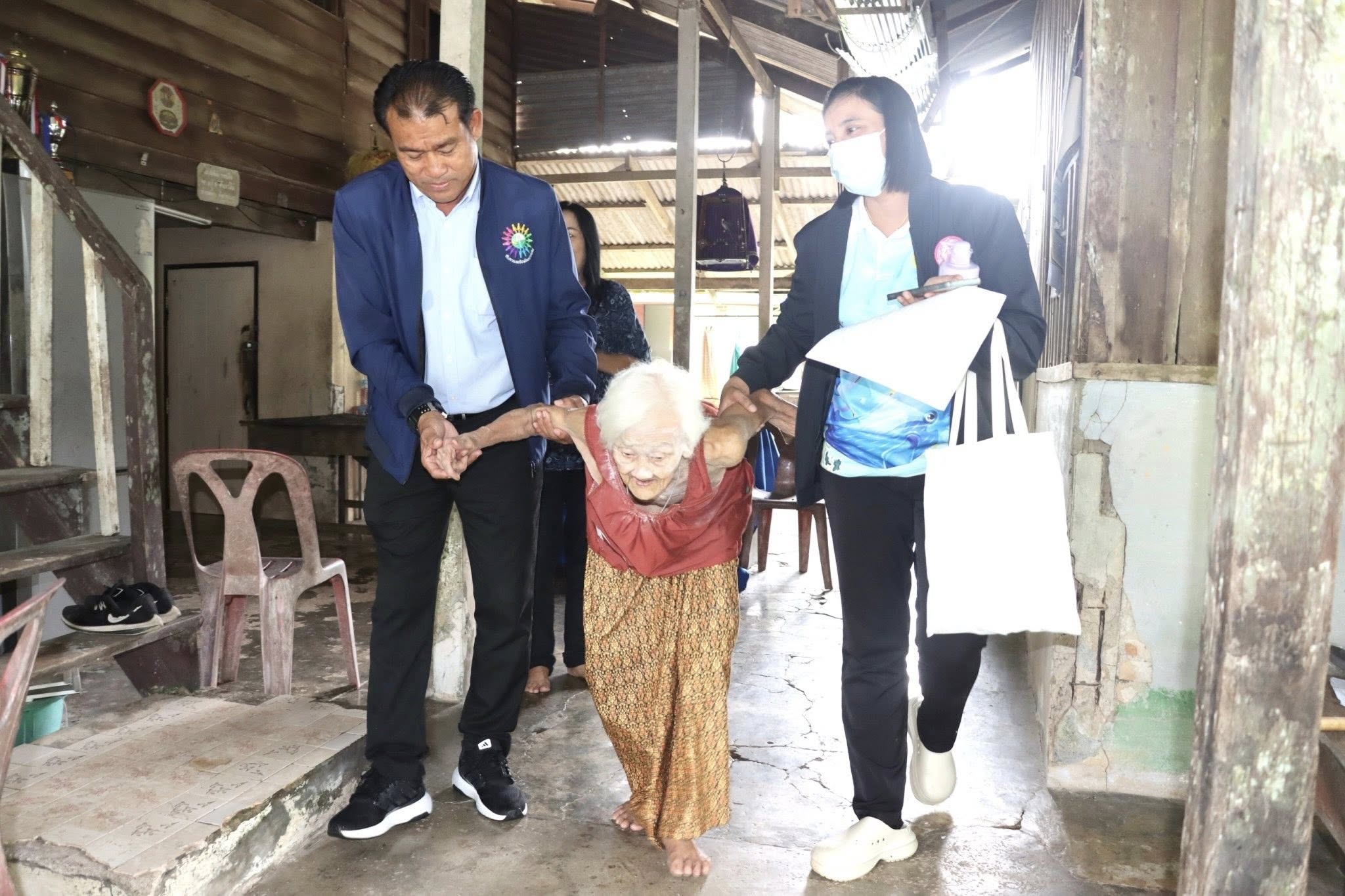 ลงพื้นที่เยี่ยมและเก็บข้อมูลเพื่อขอรับความช่วยเหลือ เงินสงเคราะห์ครอบครัวผู้มีรายได้น้อย และผู้ไร้ที่พึ่ง ✅ คลิ๊ก Link ด้านล่างเพื่อดูข้อมูล👇