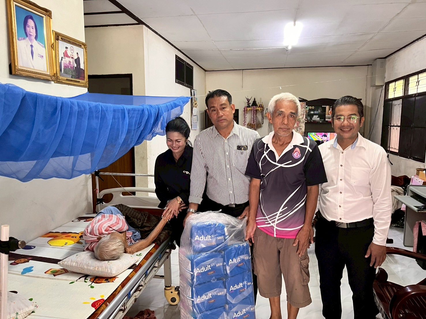 นายกเทศมนตรีตำบลวังไผ่พร้อมคณะเยี่ยมและมอบผ้าอ้อมผู้ใหญ่ สำหรับบุคคลที่มีภาวะพึ่งพิง ✅ คลิ๊ก Link ด้านล่างเพื่อดูข้อมูล👇