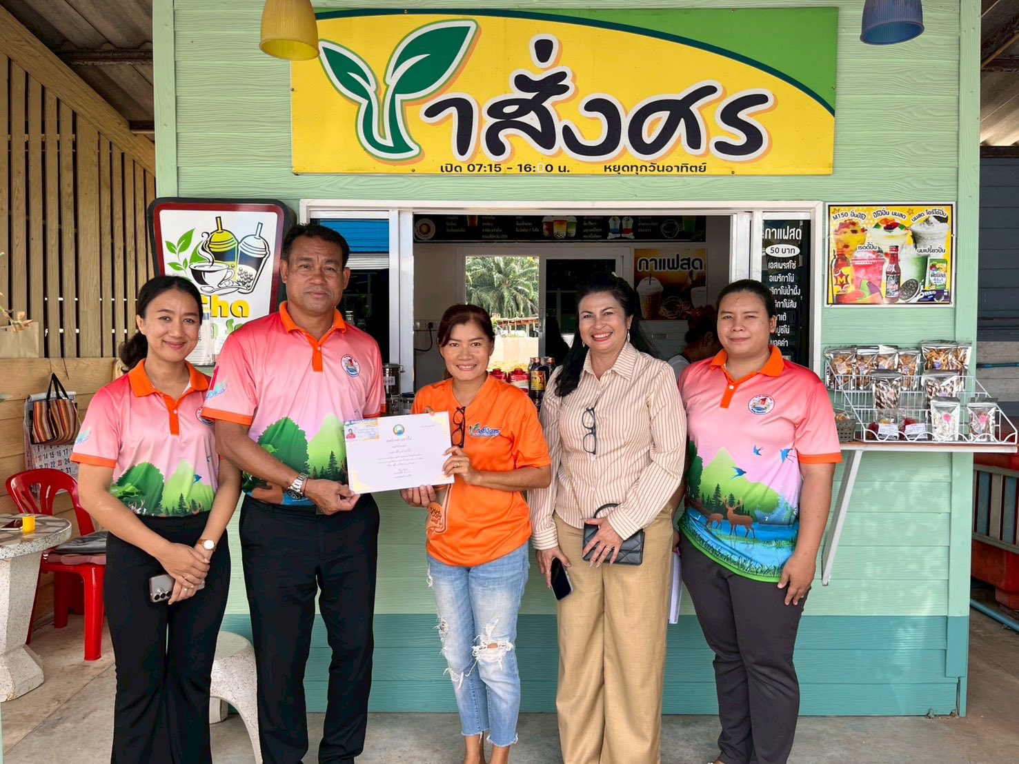 มอบใบประกาศและบัตรประจำตัวผู้ผ่านการอบรมหลักสูตรการสุขาภิบาลอาหาร ✅ คลิ๊ก Link ด้านล่างเพื่อดูข้อมูล👇