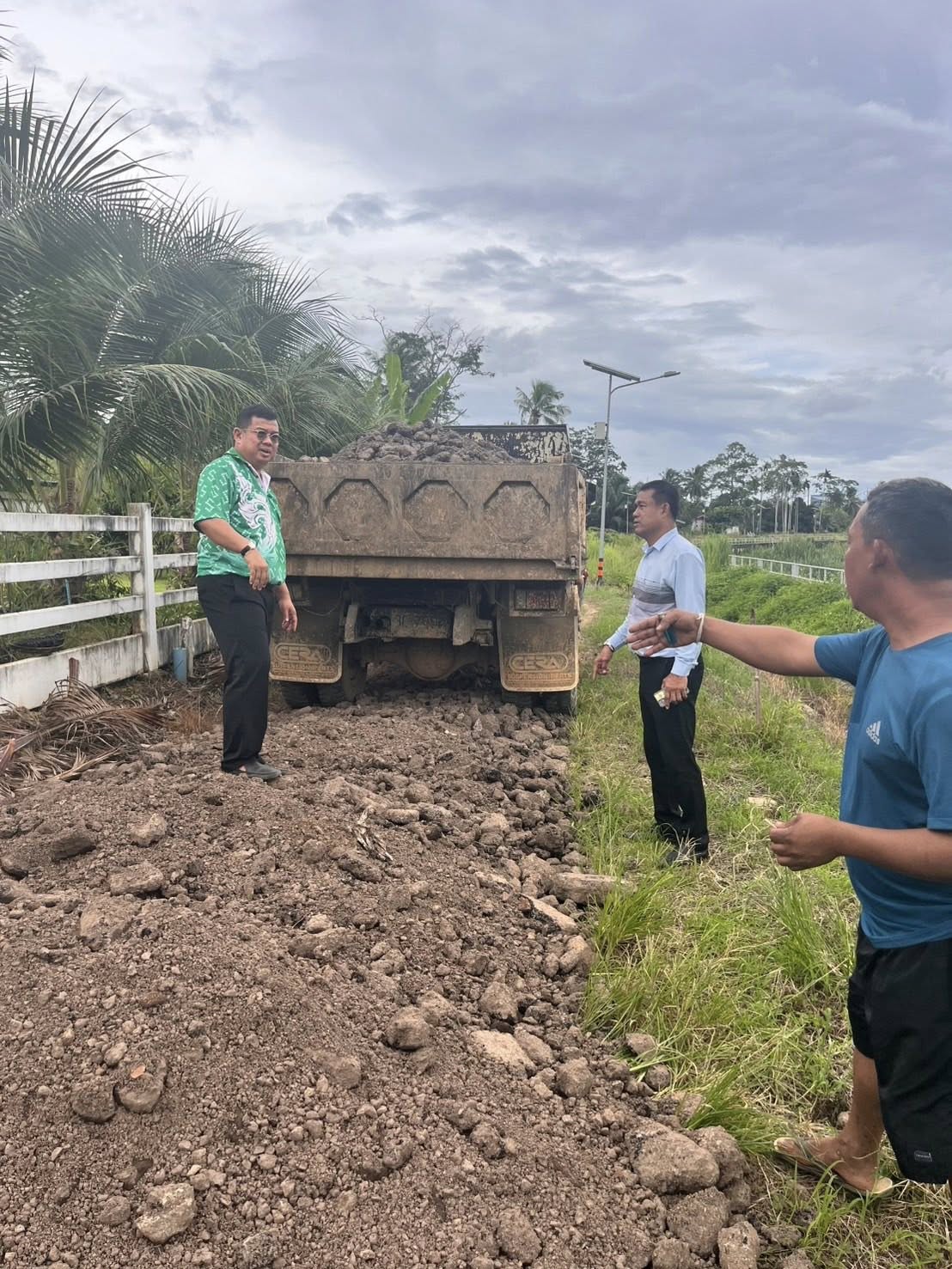 ตรวจสอบผิวถนนและดำเนินการซ่อมแซมถนนด้วยเศษยางมะตอย (Asphalt Concrete ) ✅ คลิ๊ก Link ด้านล่างเพื่อดูข้อมูล👇