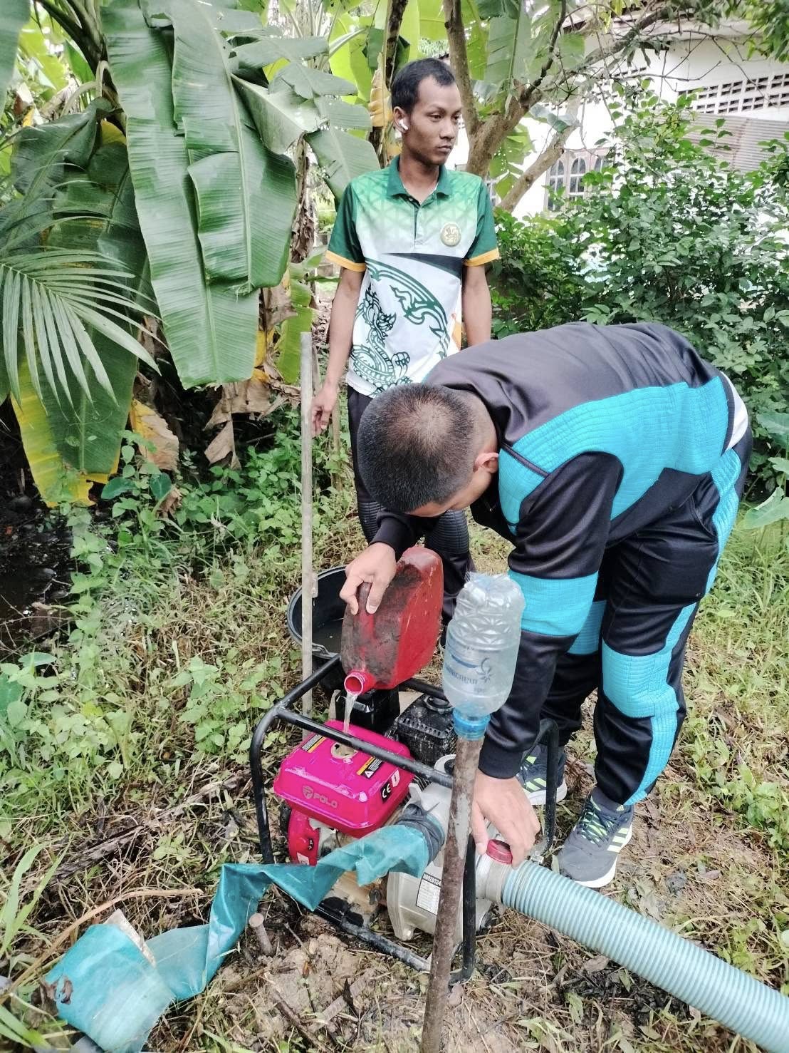 งานป้องกันและบรรเทาสาธารณภัย ลงพื้นที่ติดตั้งเครื่องระบายน้ำ พื้นที่บริเวณที่มีน้ำท่วมขัง ✅ คลิ๊ก Link ด้านล่างเพื่อดูข้อมูล👇