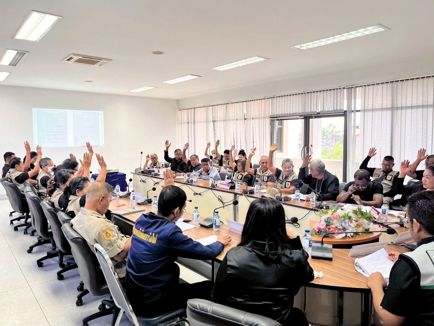 การประชุมเจ้าหน้าที่ประจำศูนย์ คณะกรรมการประสานงานศูนย์และสมาชิก อปพร.เทศบาลตำบลวังไผ่  📂🖊️