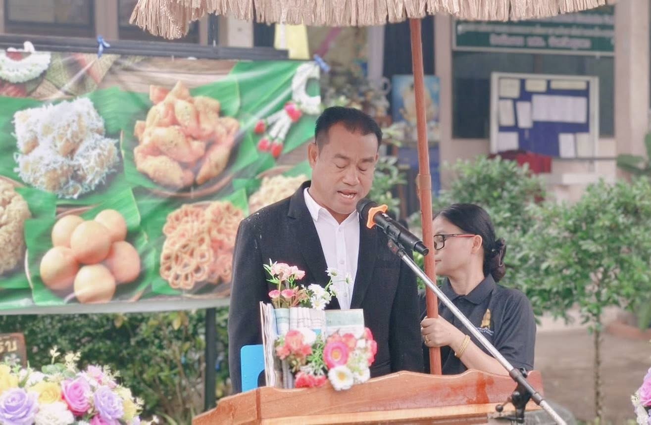 นายคันธ์ชิต อัมพะวัน นายกเทศมนตรีตำบลวังไผ่ เป็นประธานเปิดโครงการสร้างงานสร้างอาชีพ สืบสานตำนานขนมไทย อำเภอเมืองชุมพร จัดโดยศูนย์ส่งเสริมการเรียนรู้ระดับอำเภอเมืองชุมพร