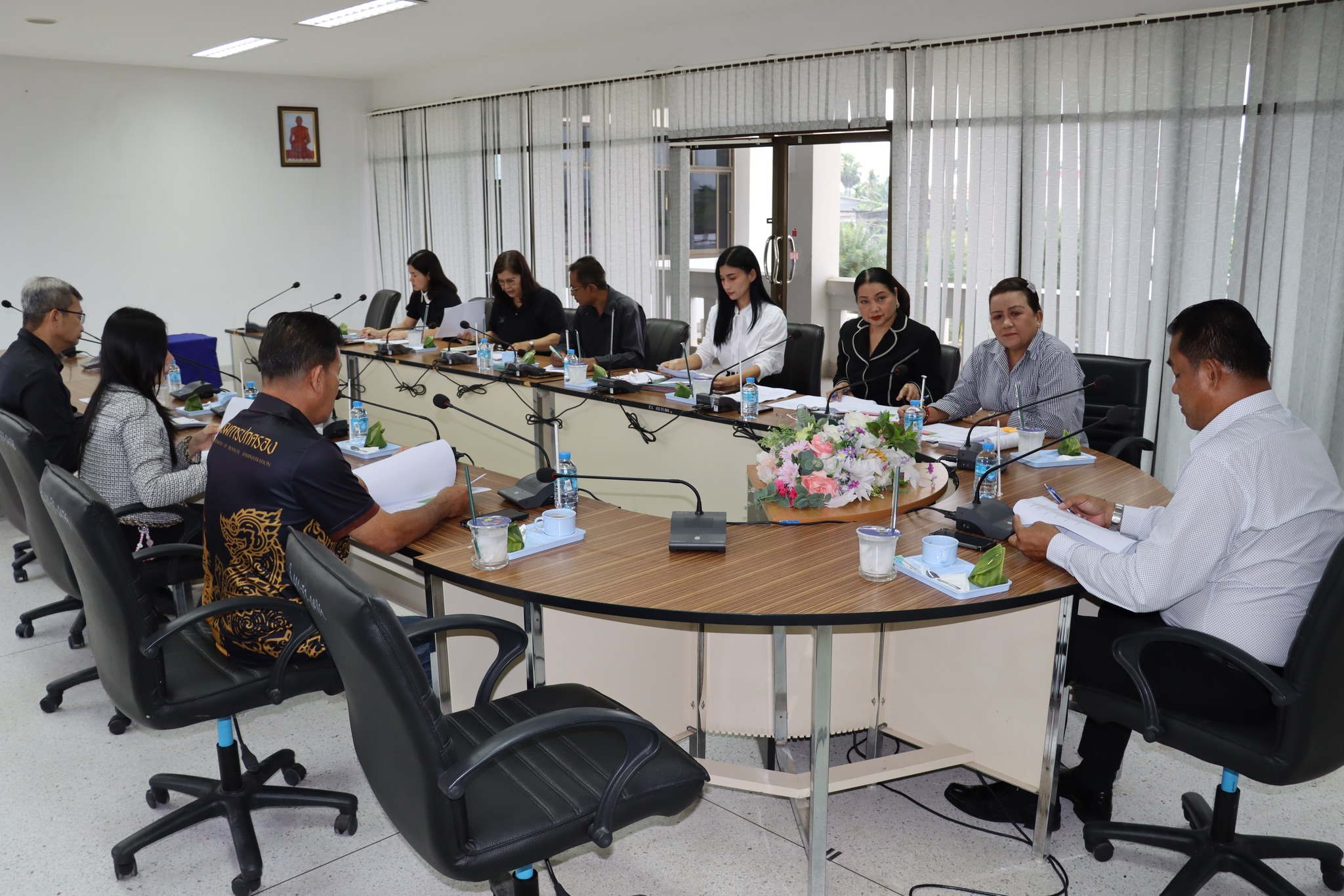 นายคันธ์ชิต อัมพะวัน นายกเทศมนตรีตำบลวังไผ่ เป็นประธานการประชุมเพื่อพิจารณากำหนดประโยชน์ตอบแทนขั้นต่ำของการให้เช่าอสังหาริมทรัพย์ หลักเกณฑ์การเช่า อัตราค่าเช่าและรายละเอียดต่างๆ ตามที่ระเบียบกำหนด