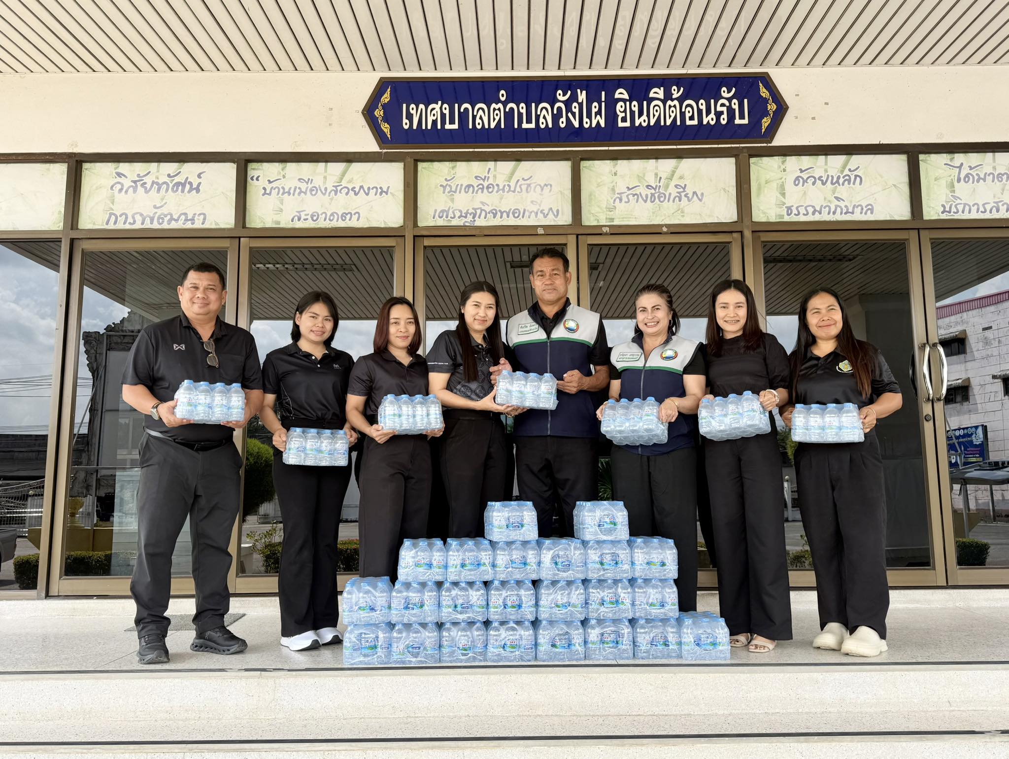 สนับสนุนน้ำดื่มแก่สำนักงานส่งเสริมการเรียนรู้ประจำจังหวัดชุมพร