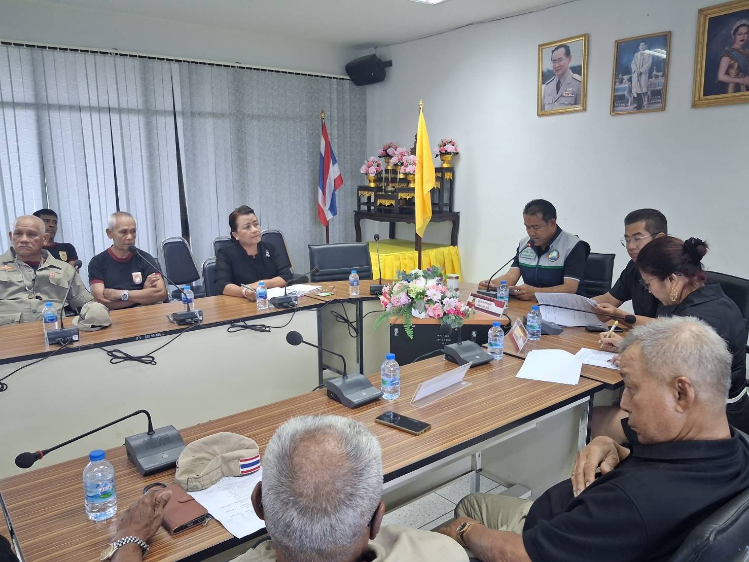 ประชุมเพื่อเตรียมความพร้อมการตั้งจุดบริการประชาชนการป้องกันและลดอุบัติเหตุทางถนนช่วงเทศกาลสงกรานต์