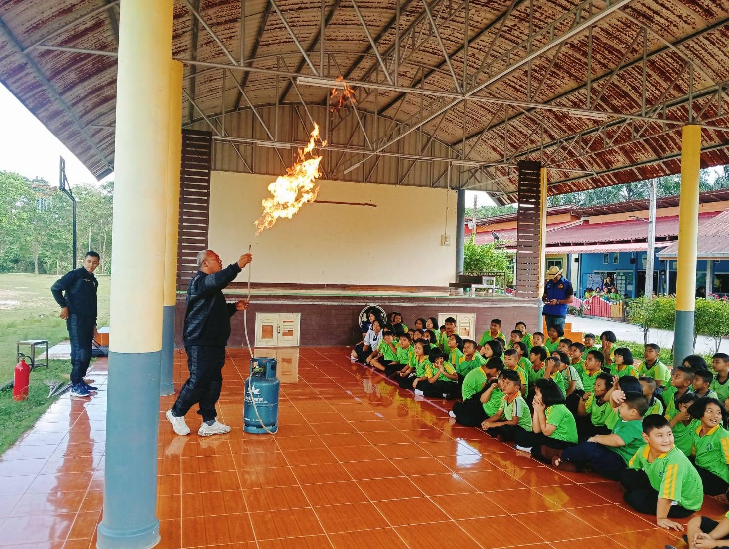 ฝึกซ้อมแผนป้องกันและระงับอัคคีภัย และการปฐมพยาบาลเบื้องต้นแก่ โรงเรียนบ้างพังเหา