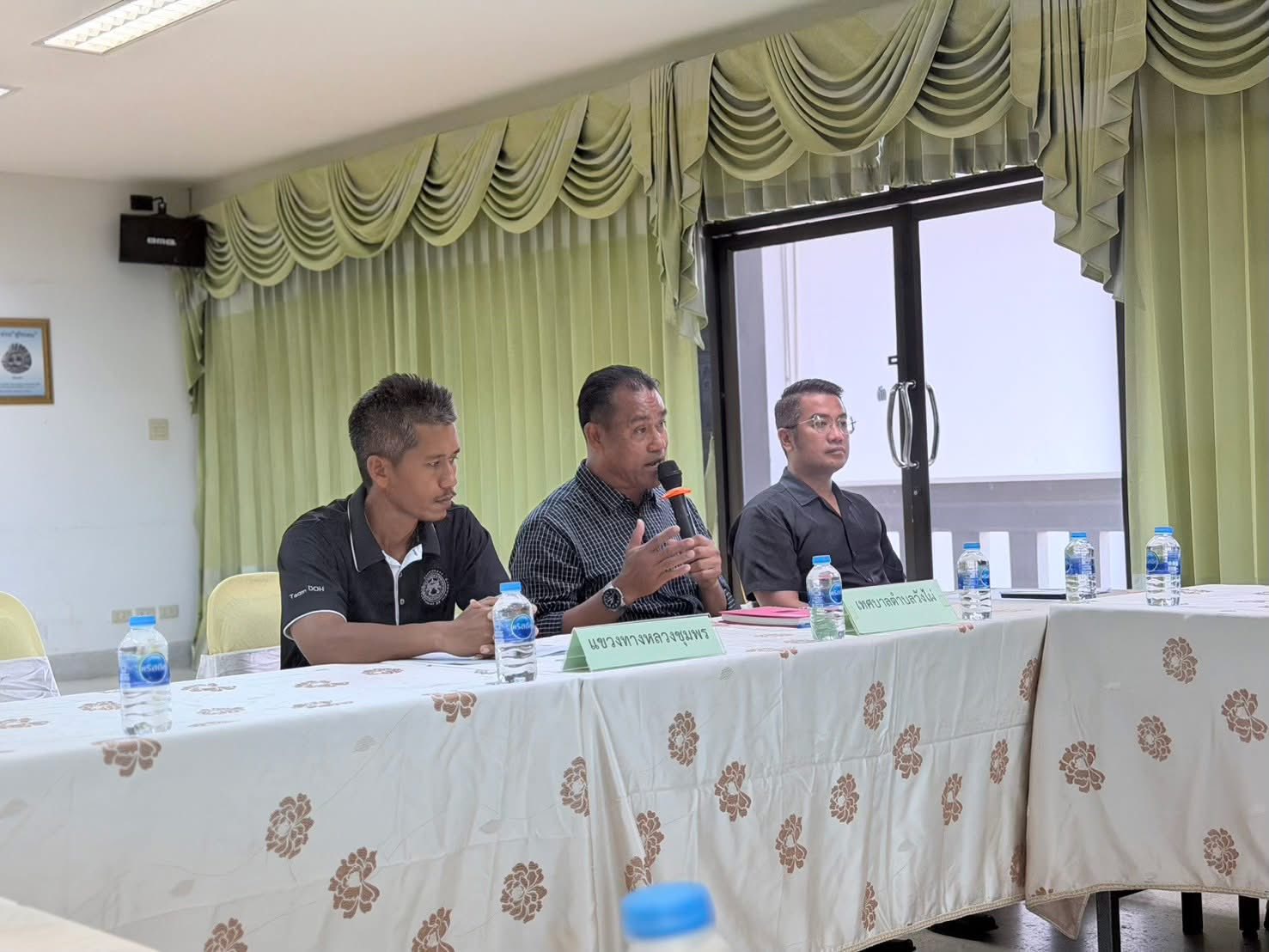 ประชุมหารือและลงพื้นที่ตรวจสอบเรื่องร้องเรียน กรณี ปล่อยน้ำเสียบริเวณคลองม้ายัง