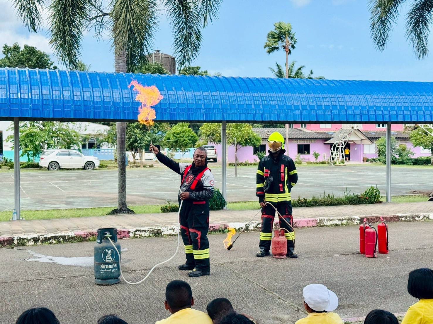 สนับสนุนวิทยากรอบรมเชิงปฏิบัติการและฝึกซ้อมแผนเผชิญเหตุเมื่อเกิดอุบัติเหตุไฟไหม้