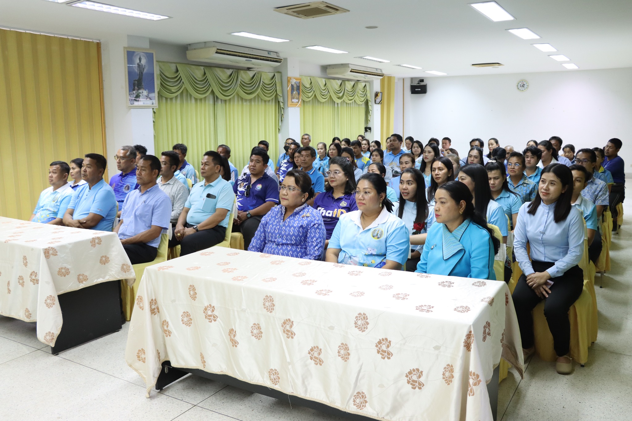 รับฟังการถ่ายทอดสดพิธีเจริญพระพุทธมนต์ เจริญจิตตภาวนา ถวายเป็นพระราชกุศล พระบรมราชินีนาถ พระบรมราชชนนีพันปีหลวง