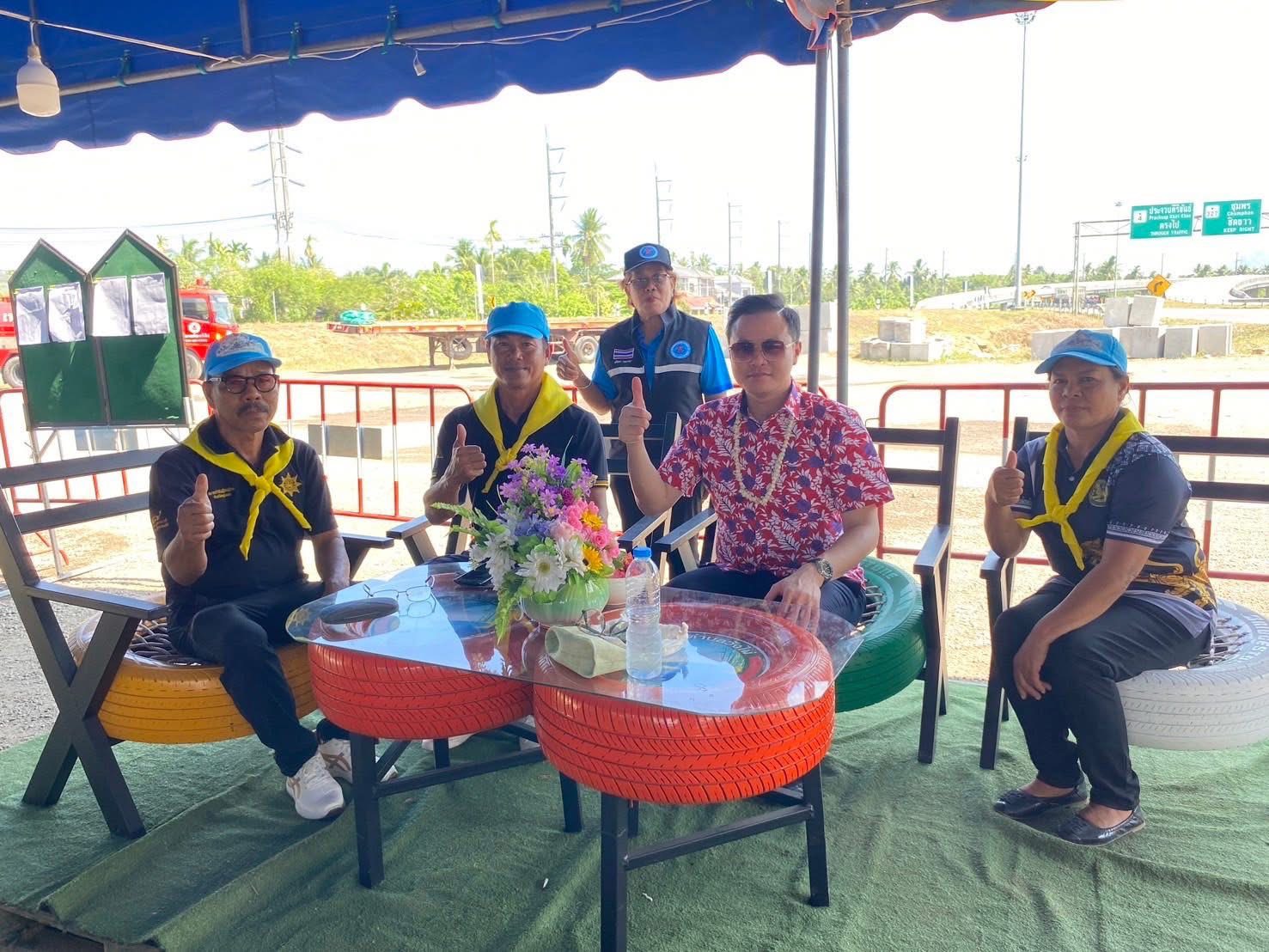 นายอำเภอเมืองชุมพรตรวจเยี่ยมจุดบริการประชาชน การป้องกันและลดอุบัติเหตุบนถนน