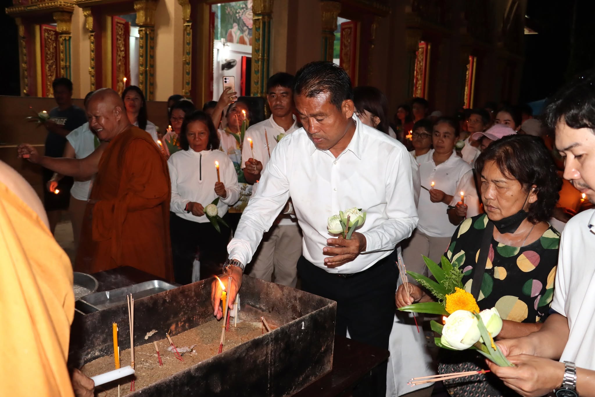 ถือศีลฟังธรรมและเวียนเทียน เนื่องในวันวันวิสาขบูชา 2569 สืบสานพระพุทธศาสนา