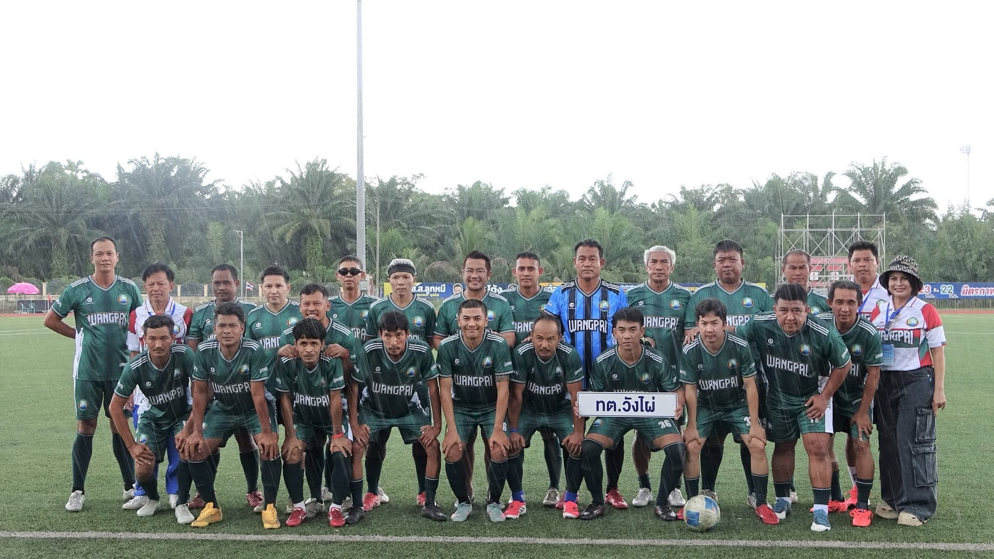 การแข่งขันกีฬาฟุตบอล ประเภทผู้นำและอาวุโส อบจ.คัพ เยาวชนและประชาชน จังหวัดชุมพร ประจำปี 2569