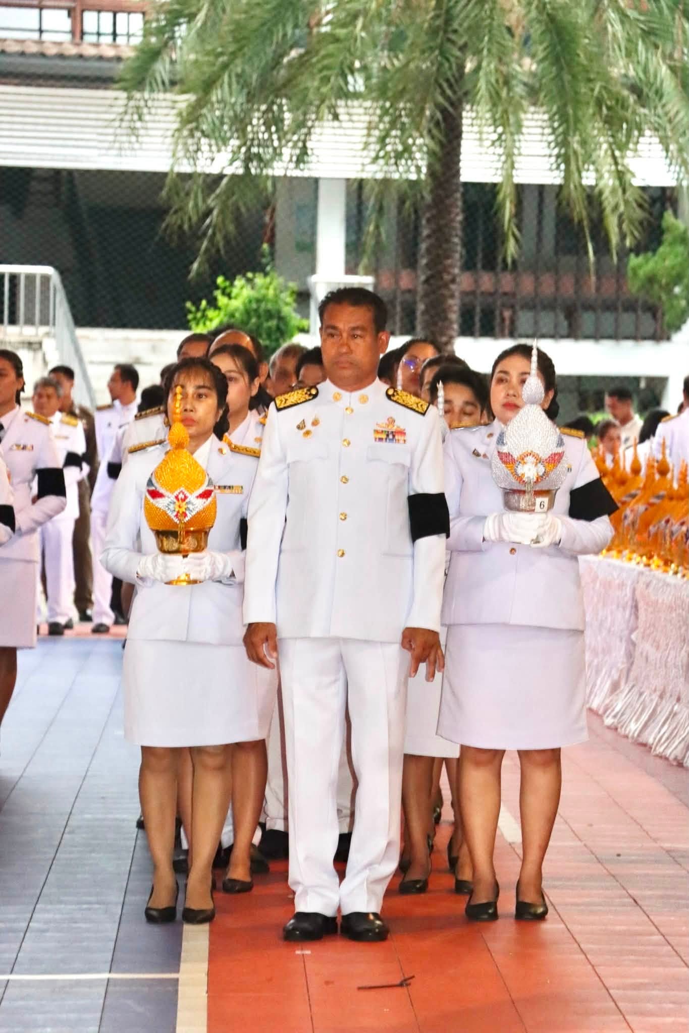 พิธีถวายเครื่องราชสักการะ วางพานพุ่ม และจุดเทียนถวายพระพรชัยมงคล เนื่องในโอกาสวันเฉลิมพระชนมพรรษา พระบาทสมเด็จพระเจ้าอยู่หัว