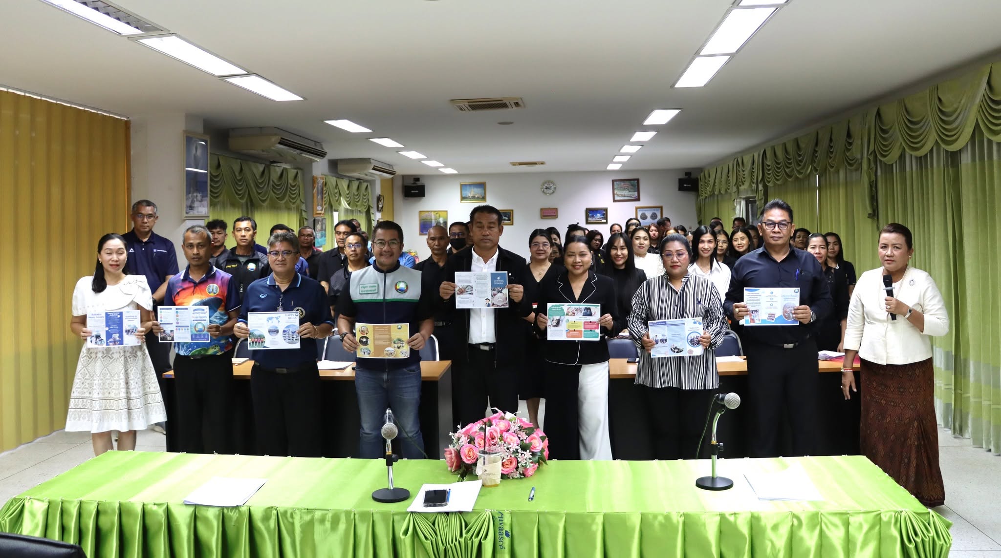 ประชุมประจำเดือนพนักงานเทศบาล ลูกจ้างประจำ และพนักงานจ้าง เทศบาลตำบลวังไผ่