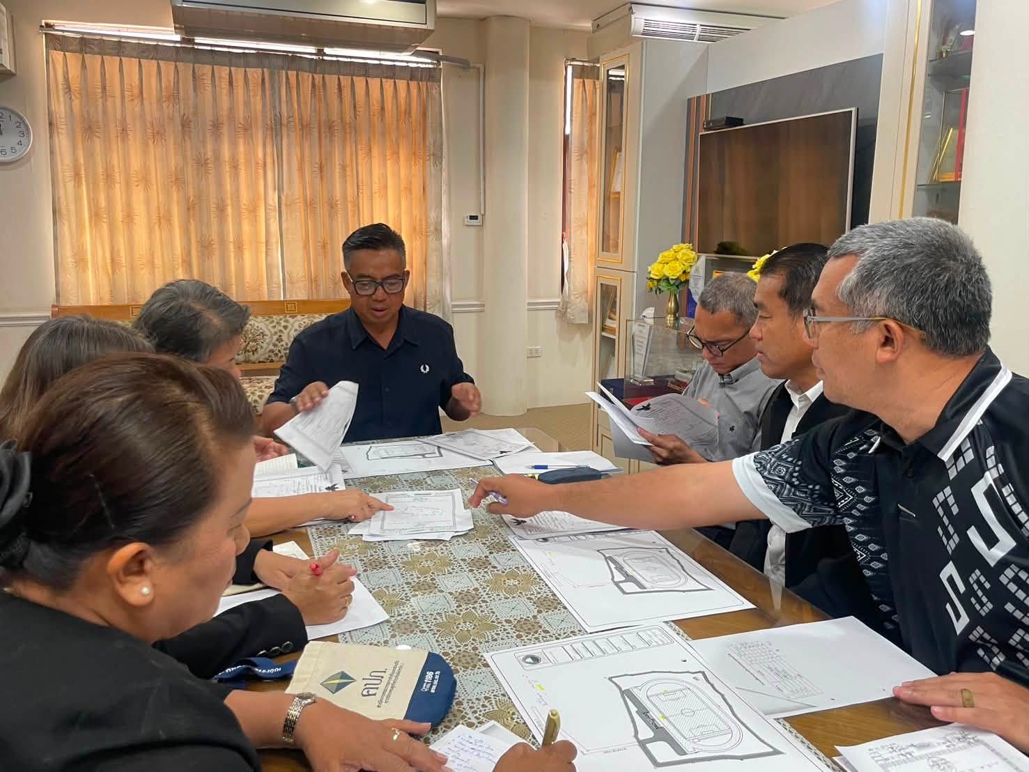 ประชุมวางแนวทางการก่อสร้างและพัฒนาสนามกีฬากลางตำบลวังไผ่ ให้เป็นสถานที่ออกกำลังกายและเล่นกีฬาที่ได้มาตรฐาน สำหรับเด็ก เยาวชน และประชาชนในพื้นที่