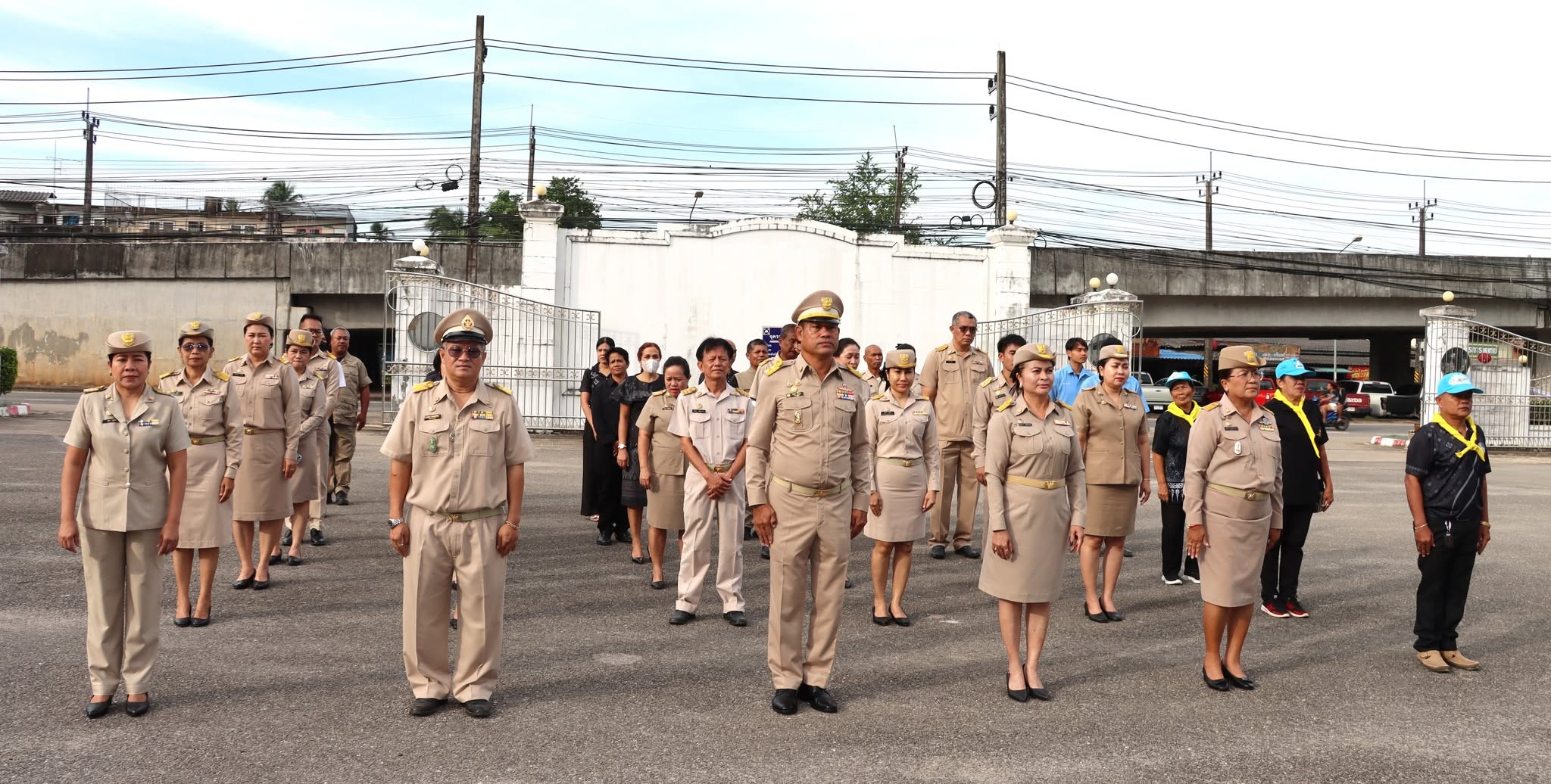เทศบาลตำบลวังไผ่ จัดกิจกรรมเคารพธงชาติ หน้าสำนักงานเทศบาลตำบลวังไผ่