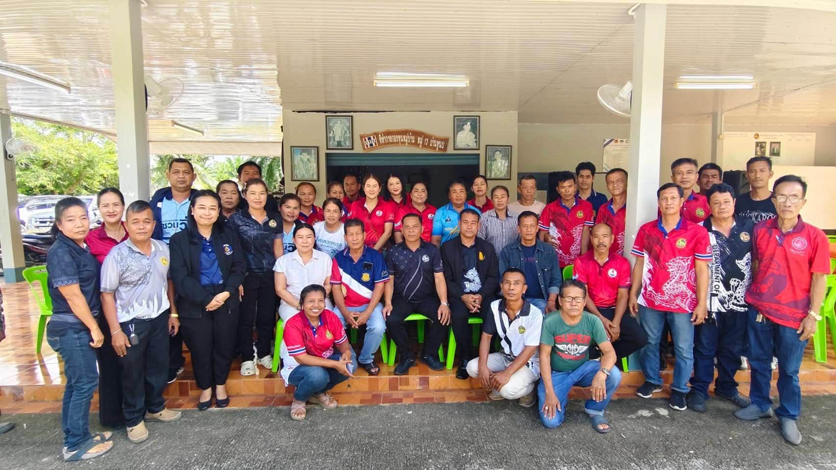 ประชุมสัญจรกับกำนัน ผู้ใหญ่บ้าน สารวัตรกำนัน ผู้ช่วยผู้ใหญ่บ้าน และแพทย์ประจำตำบลวังไผ่