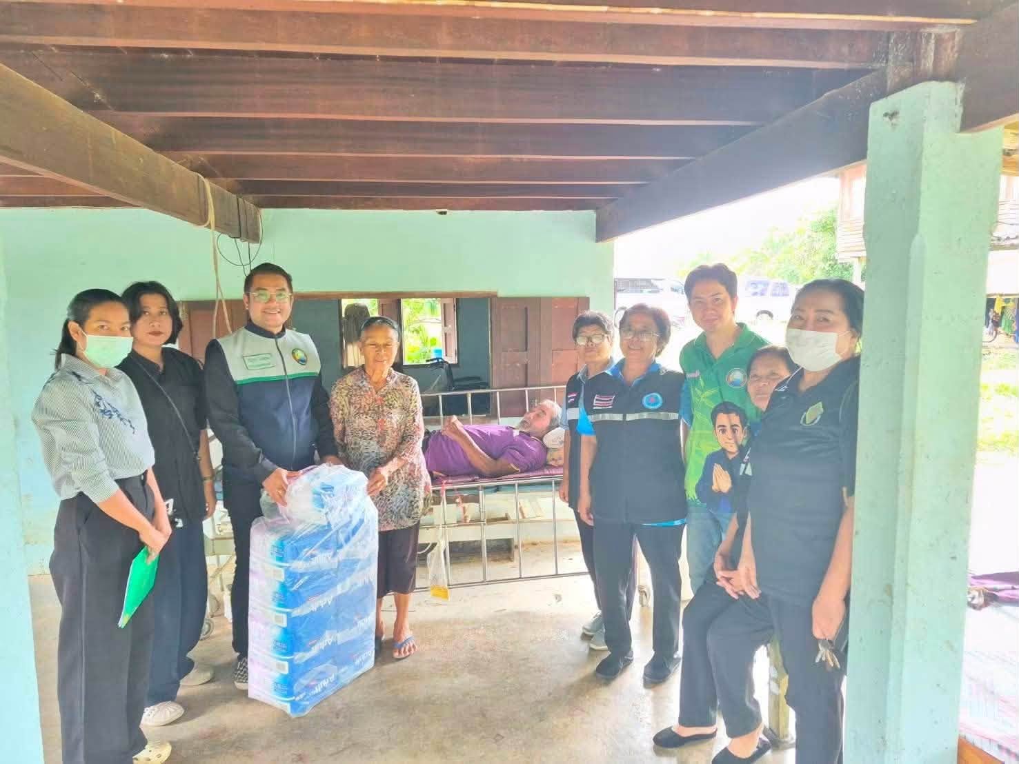 เยี่ยมและมอบของโครงการจัดการบริการดูแลระยะยาวด้านสาธารณสุขสำหรับผู้สูงอายุ และโครงการสนับสนุนผ้าอ้อมผู้ใหญ่