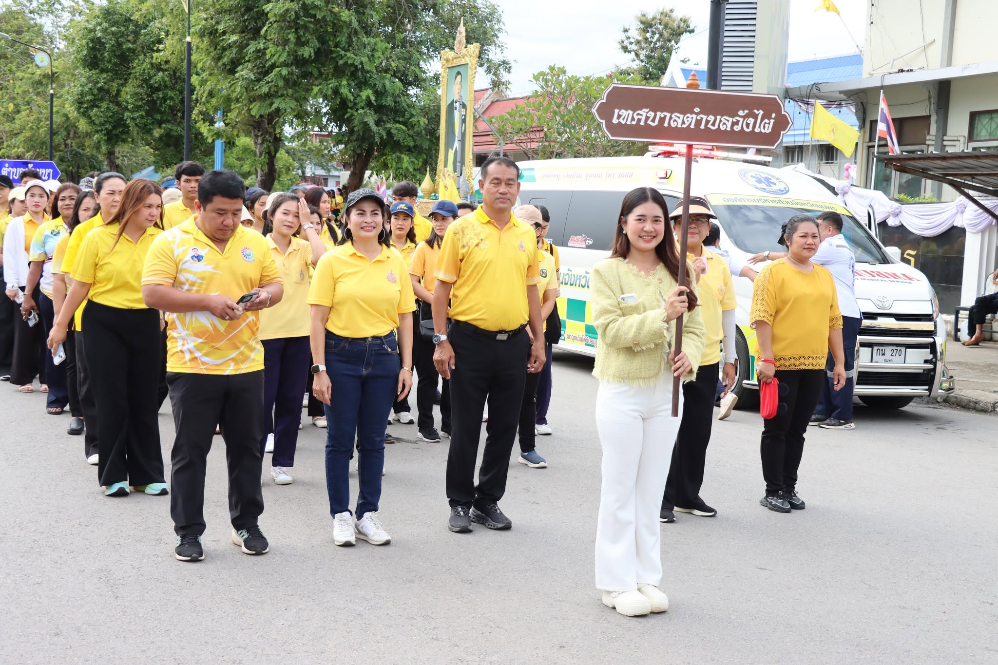 เดินขบวนอัญเชิญถ้วยพระราชทานและขบวนแห่เฉลิมพระเกียรติโครงการจัดงานแข่งขันเรือยาวประเพณีขึ้นโขนชิงธงจังหวัดชุมพร